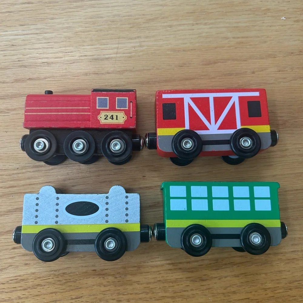 Melissa & Doug Wooden Train‎ Cars Engine & Carriages Lot of 4 Toy Railway Set
